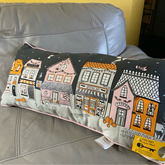 Cynthia Rowley Curious Light-up Halloween pillow - Picture 2 of 4